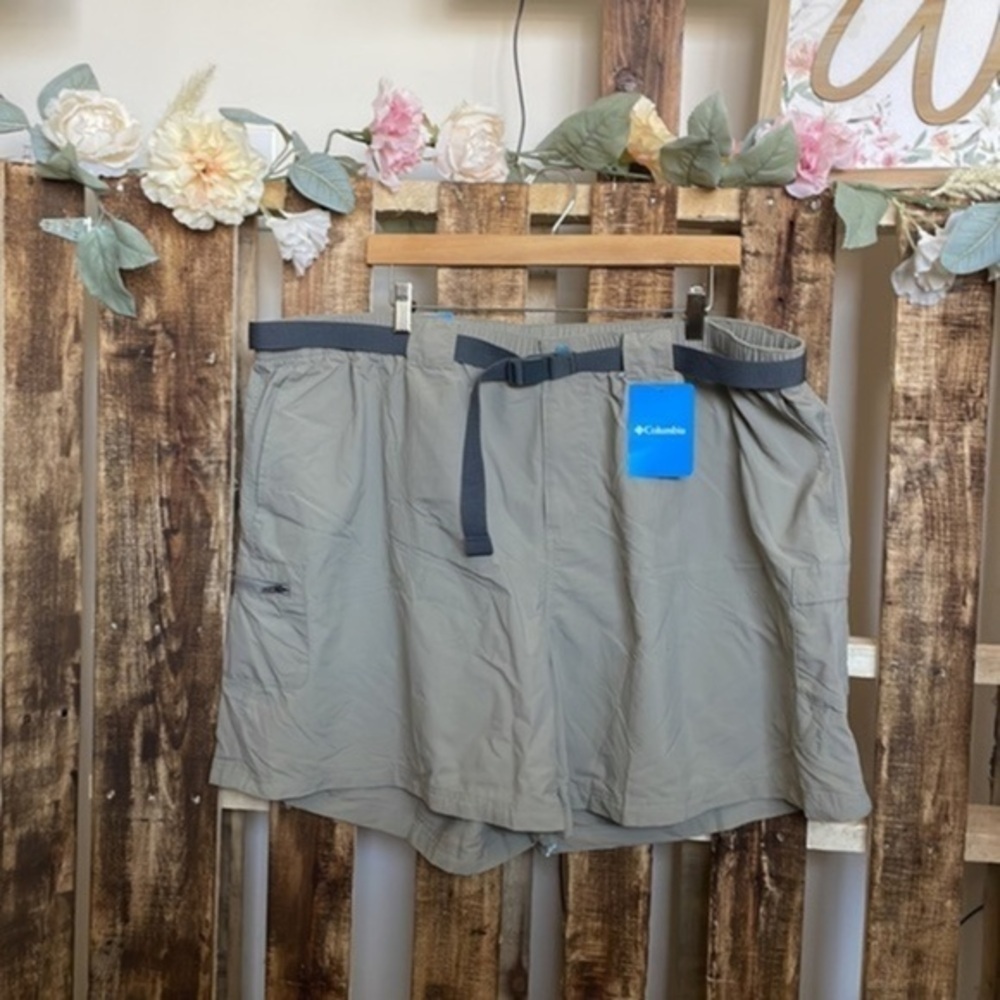 Columbia short woman’s khaki outdoor plus sandy River cargo tan short NWT Sz 3X